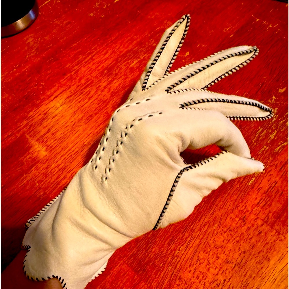 Native Deerskin Vintage Ladies Gloves size 6.5 small